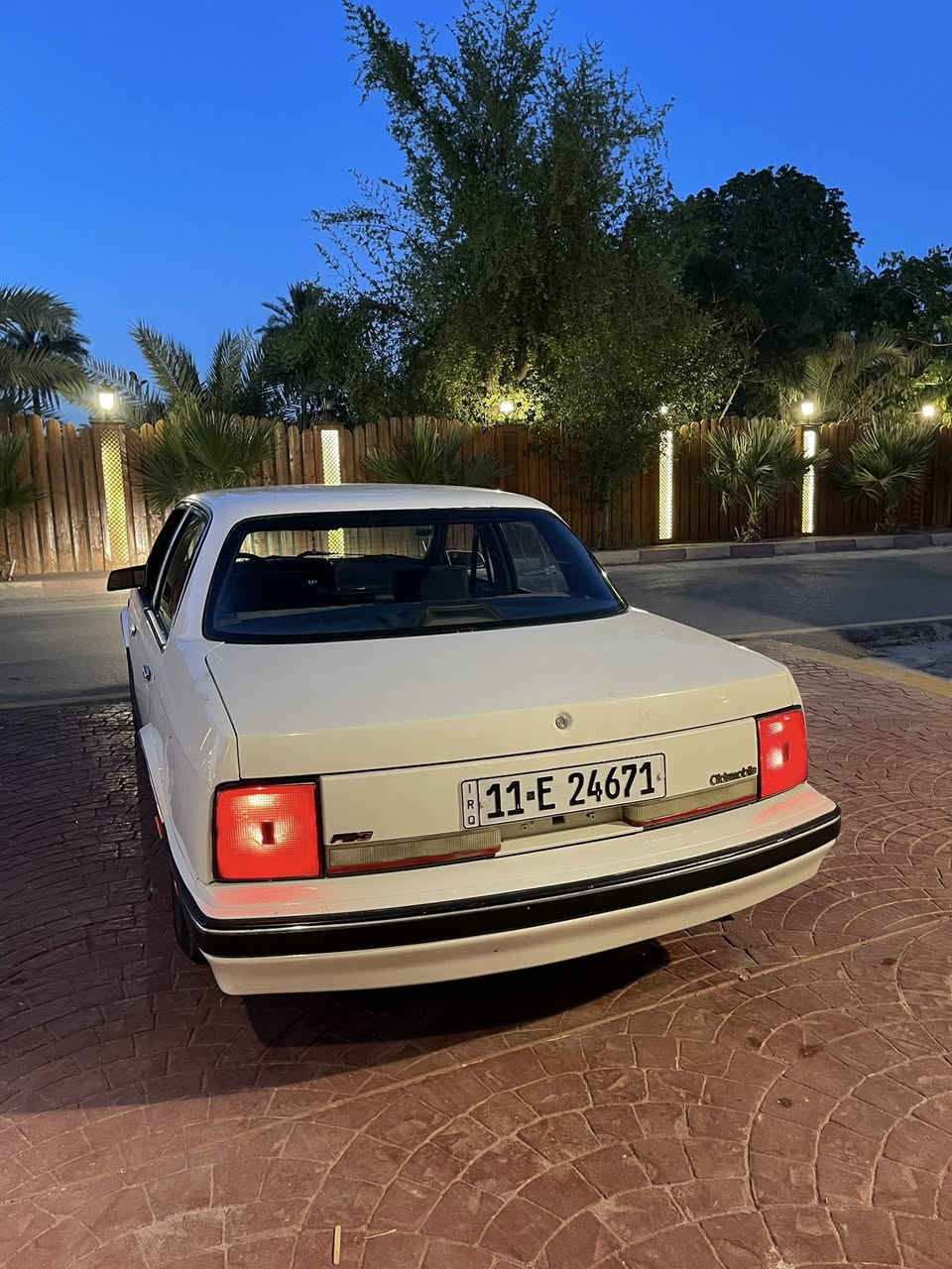سلام عليكم اولدز موديل ٩٠ كير ومكينه جدد بيه شلعه تآكل الكاع كهربائيات كله شغاله وبلاد بيه نظام سستم صوت صدر امامي خلفي جديد مصبوغه اثر جراد مكاني بغداد المدائن سعره ٥٠ للاستفسار ***********
