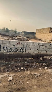 قطعه للبيع 200 متر خدمات متوفره مقابيل الملعب جديد  قريبه ع شارع رئيسي...