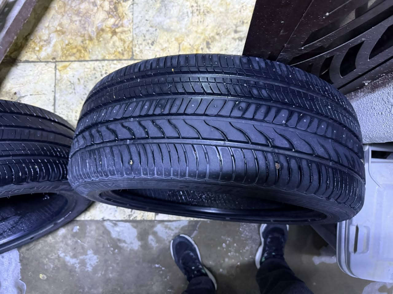 زوج تايرات جارجر جدد مستخدم اقل من شهر قياس 20-45-245 سعر 175وبيهن مجال مكان الحريه دباش
***********
***********
