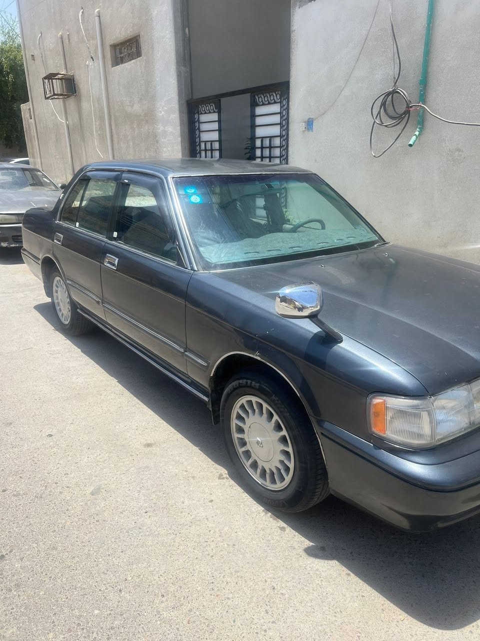 كراون ارنب موديل 1993 رصاصي رمادي السيارة بأسمي رقم انكليزي السنوية لغاية 31 تحويل ثاني يوم معمرة السيارة ومكفولة من الكص والنقل والگلبه والضربة القوية وكافة الاصوليات كير ومكينة ونجي جدد حدادية تعبانه السعر 58 العنوان البصرة القبلة وهذا رقم الحجي اتصل وتدلل 
***********
