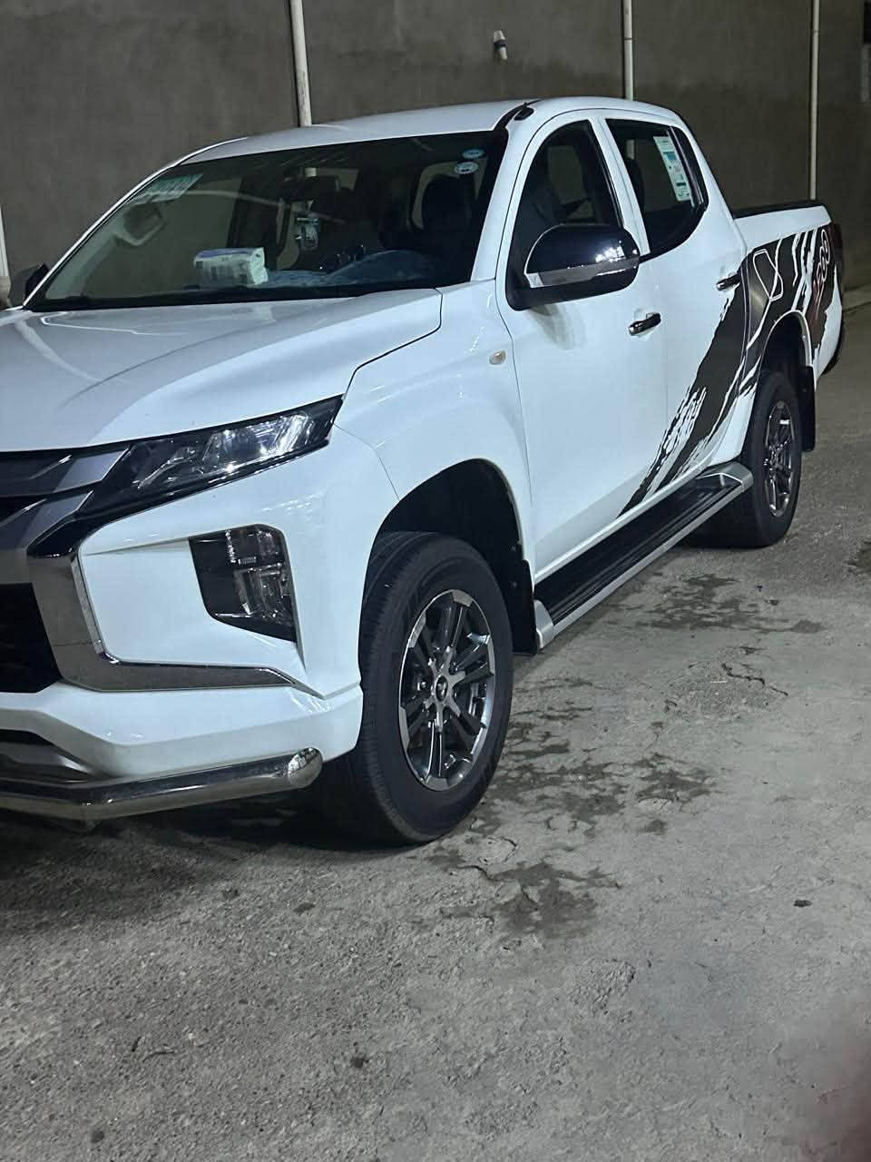 سلام عليكم بيكم مسبوشي L200
سياره البيع رقم أربيل بسمنه سياره موديل 2020 

سياره مكفوله كفاله عامه لا صبع لا تبديل لا تصليح 

سياره جديده تخم تاير جديد تبريد ثلج شاشه كامره خلفيه  نكيل سياره تقربين فول موصفات معروفه موصفات L200 كير عادي سياره 5 نمر مكان سياره بغداد المحموديه سعر سياره 210 يعني دفترين و 10 اورق وبيه مجال شي بسيط جدا  فقط بيع  استفسار اكثر انتصال ع رقم ***********
