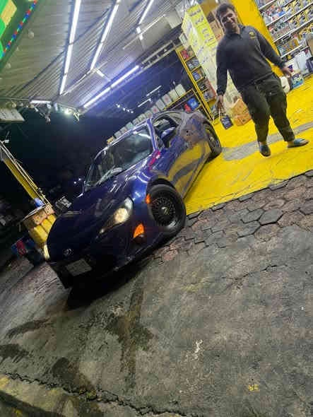 السلام عليكم gt 86 للبيع السيارة فول مواصفات بيها حادث ابيع على حادثها مكانها بغداد الدورة سابقا كفالة عامة السيارة بيها كزوزات كهربائية ***********
السعر ٧٥ ورقة بغداد
