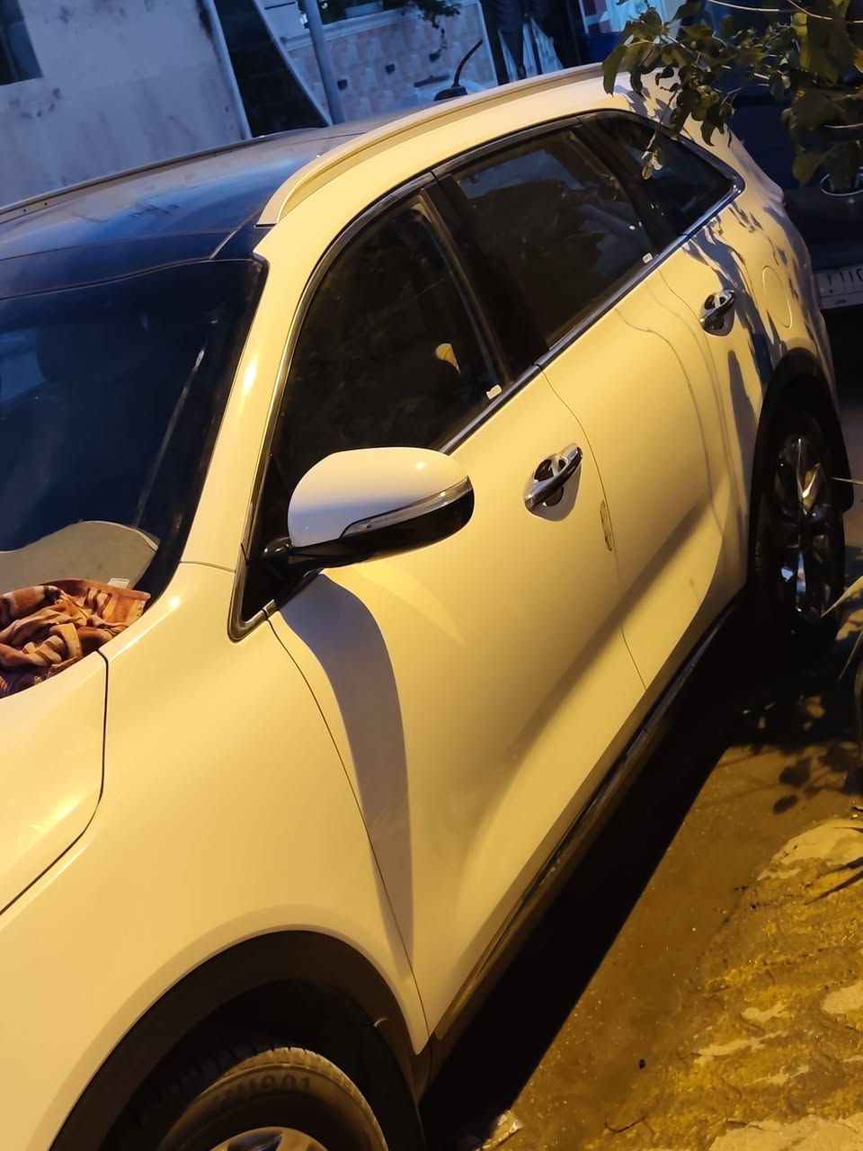 كيا سورنتو2018 شكل2020 خليجي  

 رقم بغداد مشروع وطني 

بسمي السياره 

المواصفات

--------------

فول 1/1

بانوراما

- محرك 6 سليندر..... 7 راكب

كير 8نمر

-  بصمتين تشغيل  + بصمة ابواب

- تبريد 3 قطع

شاشه كبيره

جنطه كهرباء

- اشارة مرأة جانبية + مري شفط

- نظام ترحيب

- حساسات امامية وخلفية

- كامرة خلفية دوارة

- كراسي امامية كهرباء 

-  الكراسي جلد

-  اربع انظمة قيادة

- ويل كب كروم بلادي 19

تخم تاير 

سياره جديده مانقصها برغي وسياره استخدام شخصي 

باقي المواصفات معروفة

للاتصال ***********

    

           ‏‪‏‪077-392-26038‬‏
