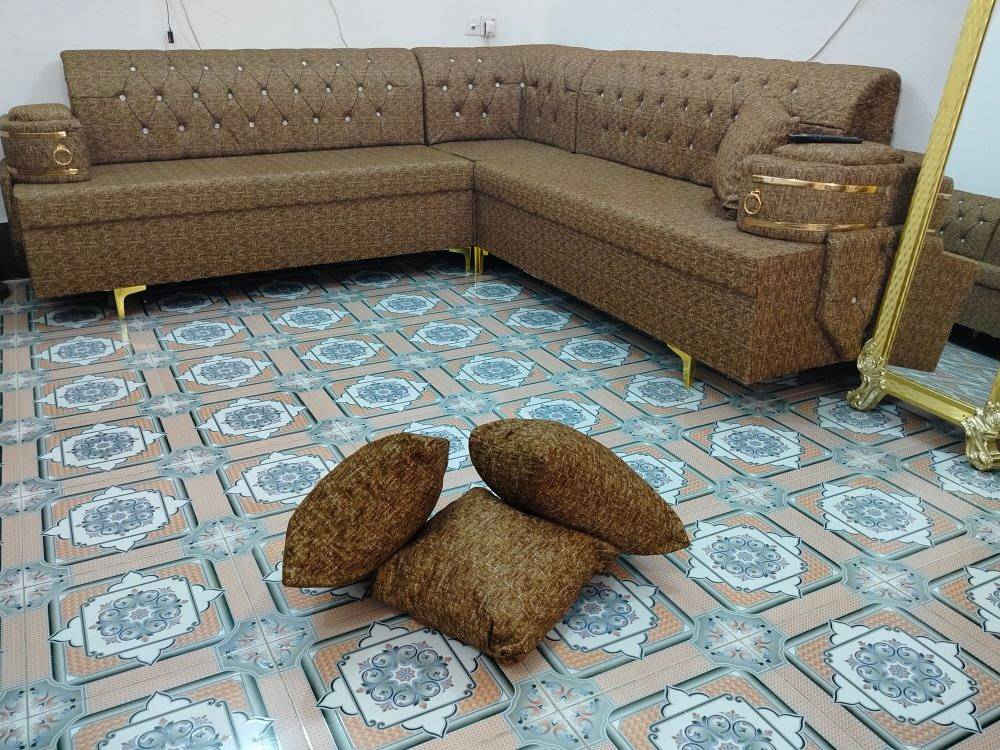 تم وصول وجبه دواوين جديده..  ديوانين  22 نفر 14 متر الموديل شانيل تركي . شغل اربيل درجه اولى كما موضح بالتصوير بلوك خشب اصلي مع كوشات عدد 6  ...الموقع شهربان بلور خلف الگراج قرب الحديقه الجديده للأستفسار اكثر الاتصال على الرقم التالي ***********
