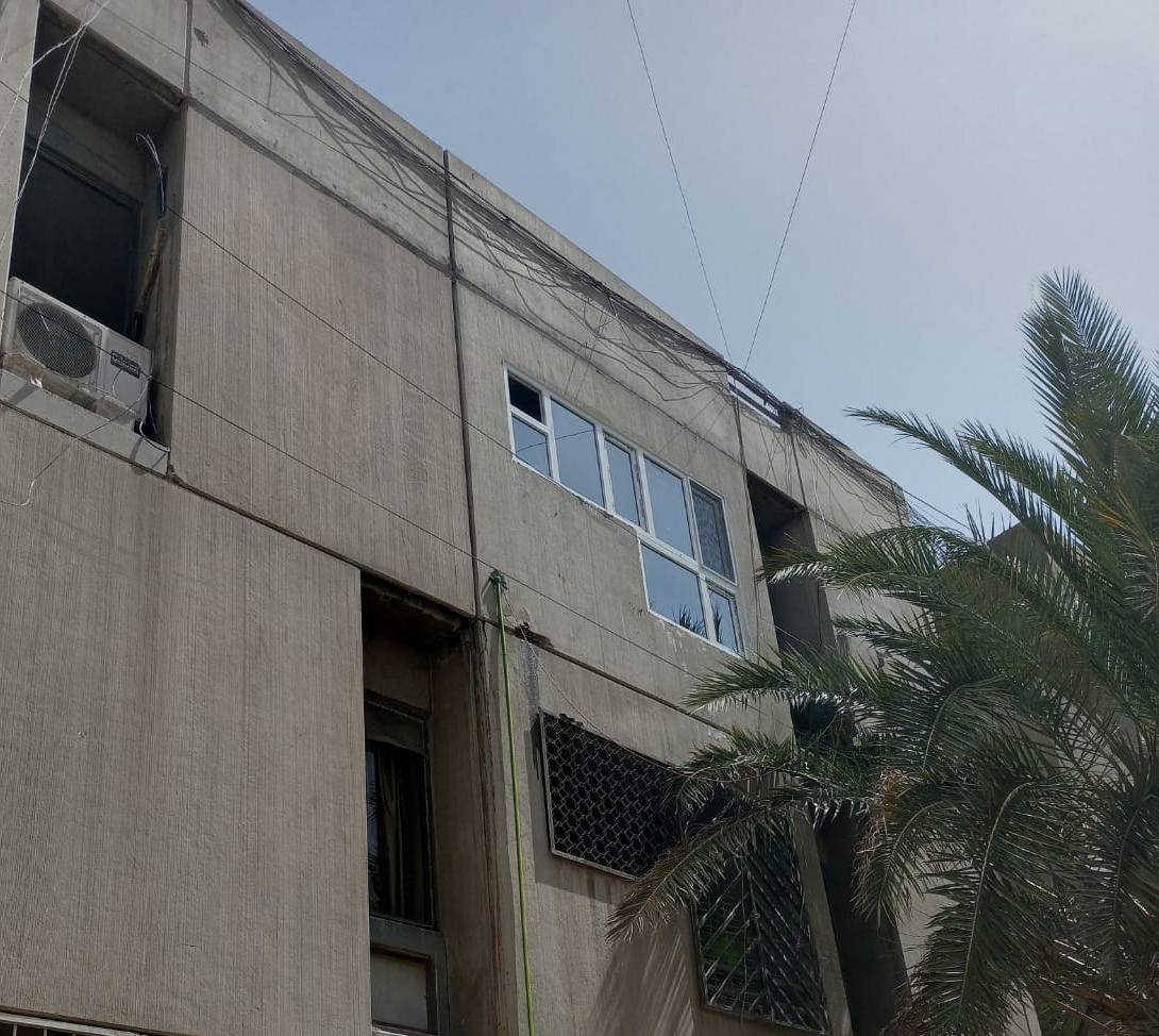 5/21. تثبيت قاطع بالكون امامي مع هوائي حمام قلاب ساحة 1801. مقطع ابيض تركي التصميم حسب الطلب. زجاج اسود عاكس 4 ملم .. واتساب. ***********
