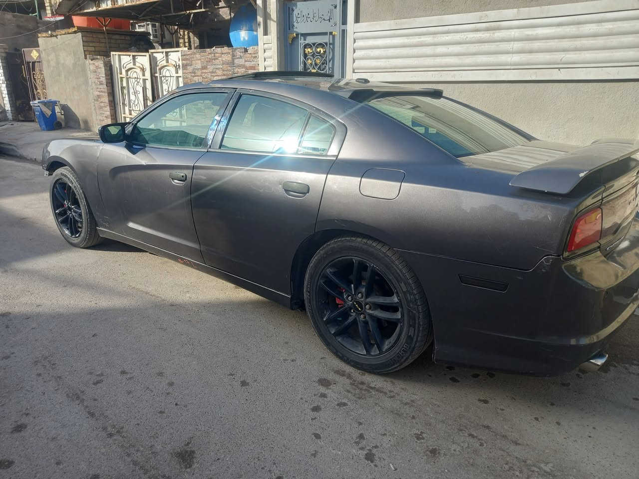 السلام عليكم
جارجر 2013 
هيمي محرك 8سلندر محرك وكير جدد 
بيها منضومه غاز بعدي مارابطها 
حداديه صدر جديد 
تخم تاير ويل جديد 
داخل نضيف 
سياره سويت بيها حادث بنيد ودعاميه 
بقه نقصها دعاميه ماجبتها
رقم بغداد نكليزي سنويه لل٣٠ تحويل مباشر 
السعر 110وبيها مجال 
رقمي ***********
بغداد شعب
