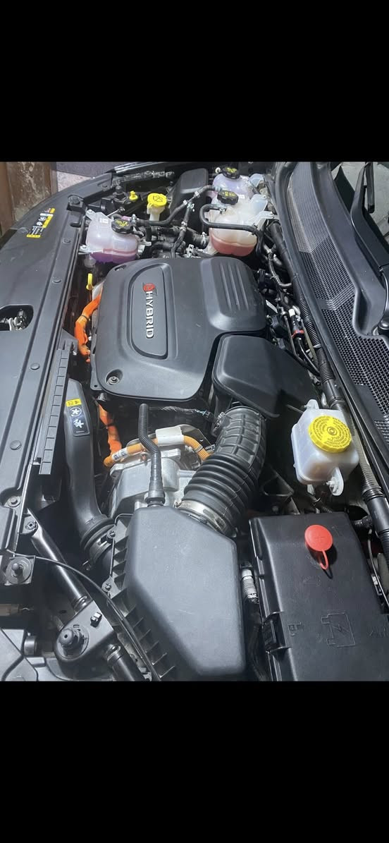 سلام عليكم
كرايسلر باسفيكا ٣ انظمه كهرباء هايبرد بانزين 2023 لمتد فول ١/١ كل المواصفات بيها بانوراما ٣ شاشات شاحنه وايرليس ماشيه 34 الف كيلو رقم بغداد حادث بسيط موضح بالصور ايرباك راجع سستم 
(بچم كبس )سعرها ٢٨٠ مكاني بغداد ***********
