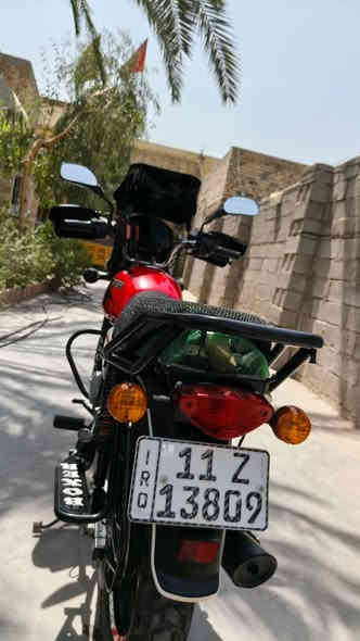 ‏سلام عليكم شباب بوكسر موديل 23 مرقم   دراجه ربع ماتصرف عليه دهن كله لكي مولي ماشيه قليل جدا دراجه مصروف عليه زوج تايرات جوبلس باكستاني لاصلي مجبزه شاحنه ولايت زنون وكامله  واحله من صور سعر2800لف وبيه مجال لاتصال ***********مكاني بغداد
