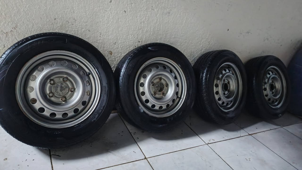 سلام عليكم تخم تاير حجم 15سعر ٢٢٥مكان ناصريه سجن الاصلاحي رقم ***********
