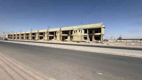 بيت للبيع في مجمع خالدون السكني التنومة
السعر: 275مليون. 
المساحة: 375 متر اكبر مساحة في المجمع.
طابو ملك صرف باسمي بدون ورثة.
الموقع: التنومة.
المجمع قيد الانجاز.
للاستفسار: ***********
