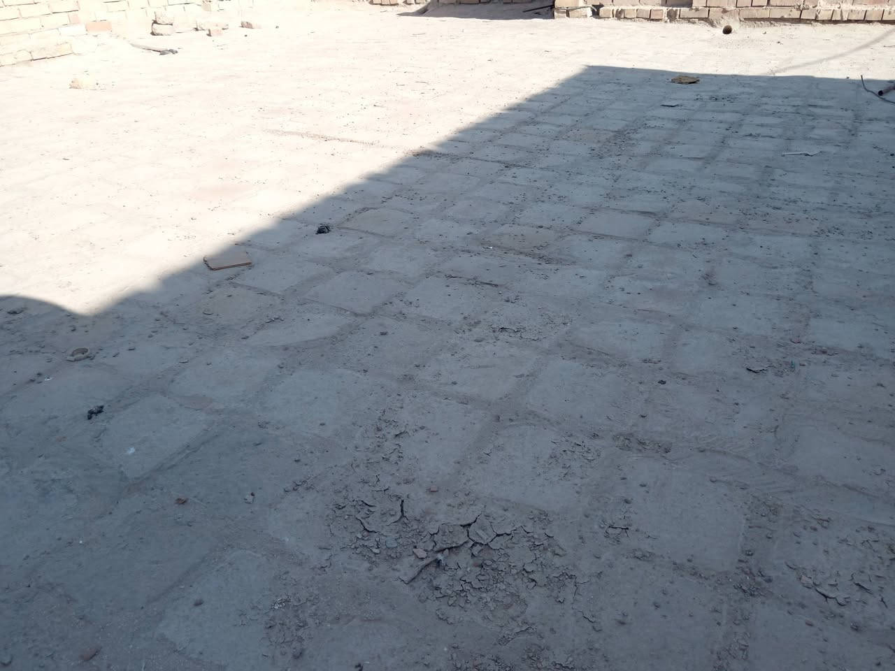 https://www.facebook.com/share/p/1HJ
aM4Drk1/

للبيع بيت طابو صرف في محافظة بابل. قضاء المحاويل - حي الانتصار(الاسرى) * طابق واحد.

غرفة. مطبخ. استقبال. هول. طارمة. السقف كونكريت مسلح، مطبق فرشي

المساحة: 200م² 

الموقع: خلف مستشفى المحاويل العام مباشرة، تبليط أمام الباب 

البناء: بناء تسعينات، 

الخدمات: ماء + كهرباء واصل، تبليط بباب البيت، عرض الشارع ١٠م

للاستفسار والاتصال: ***********

