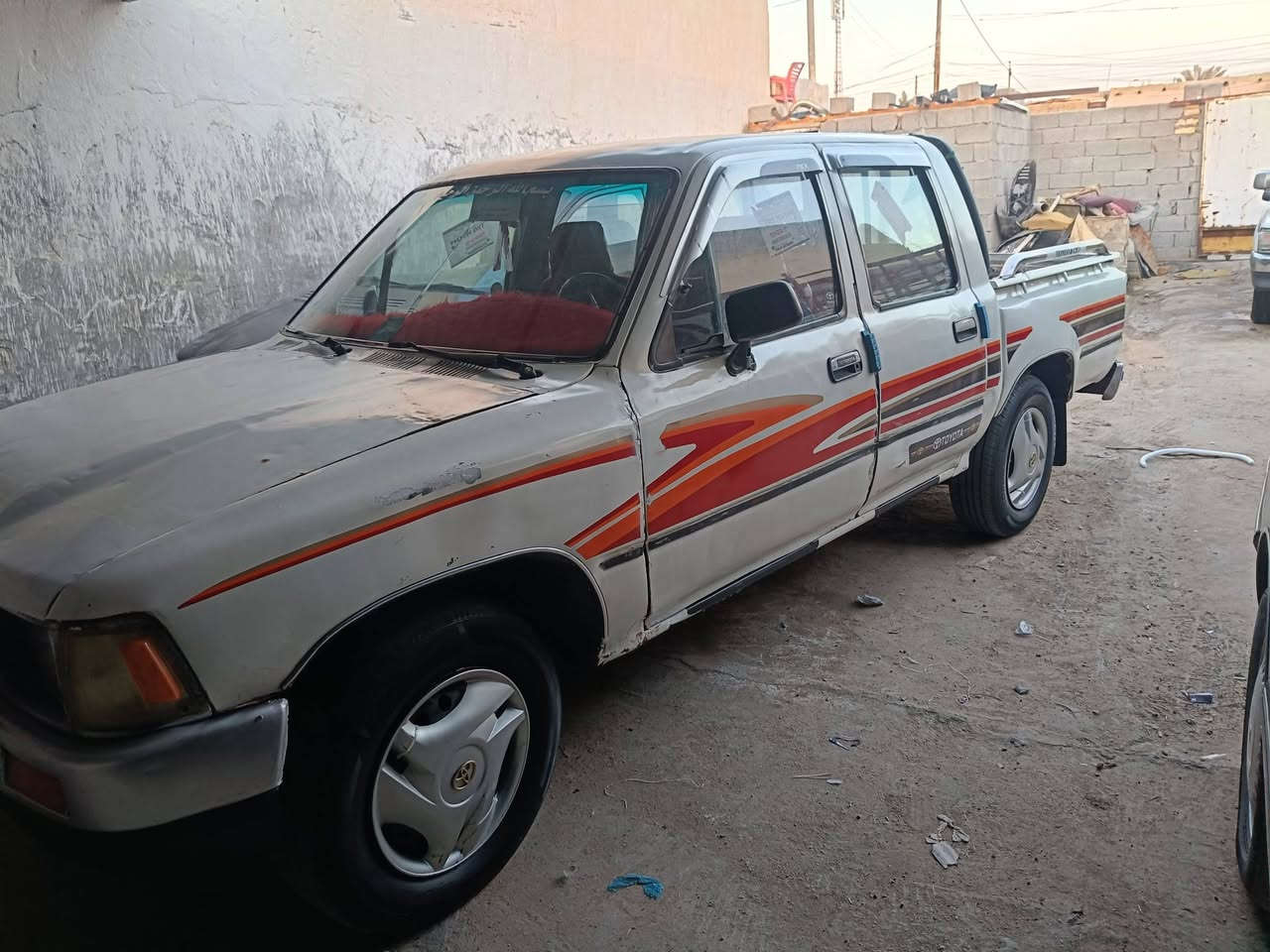 سلام عليكم للبيع بيكم موديل 90رقم واسط نكليزي سنويه 29 مصبوغة جماليه مكفوله من كلبه وضربه شاصي مكفول مكينه بدايت تبخير كير خمسه نمر نضيف تخم تاير نضبف عنوان ميسان ناحيت كميت السعر 38وبيها مجال ***********
