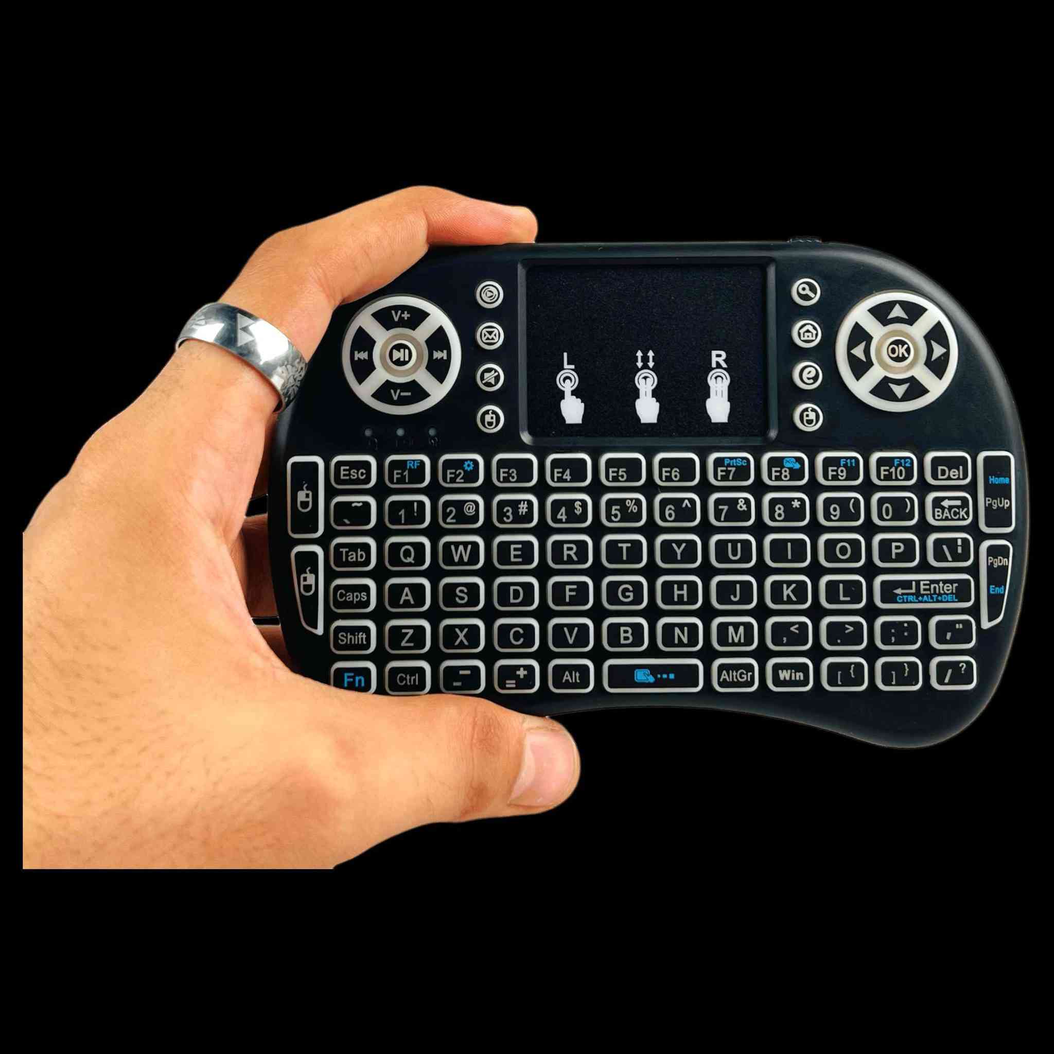 كيبورد + ماوس للتحكم عن بعد

الاستخدامات:

يستخدم للتحكم بالتلفاز الذكي, الحاسبة او اي جهاز إلكتروني يدعم ويحتوي على منفذ USB

الميزات:

تصميم أنيق ومميز

صغير الحجم وقليل الوزن يمكن حفظه واستخدامه بكل سهولة

يحتوي على جميع أزرار الكيبورد كاملة

يحتوي على ماوس لمس

بطارية ليثيوم بحجم 1020 ملي أمبير

كيبل مايكرو للشحن

أبعاد الغلاف: 3  10  15 سم

أبعاد المنتج: 10x15

المنشأ: الصين

الملاحظات:

الكيبورد لا يحتوي على حروف عربية

اللون الابيض والاسود للمنتج هو لون الازرار وليس المنتج كربلاء, العراق


**إذا كنت صاحب هذا الإعلان وتريد حذفه لأي سبب، رجاءا أرسل رسالة إلى الدعم الفني**