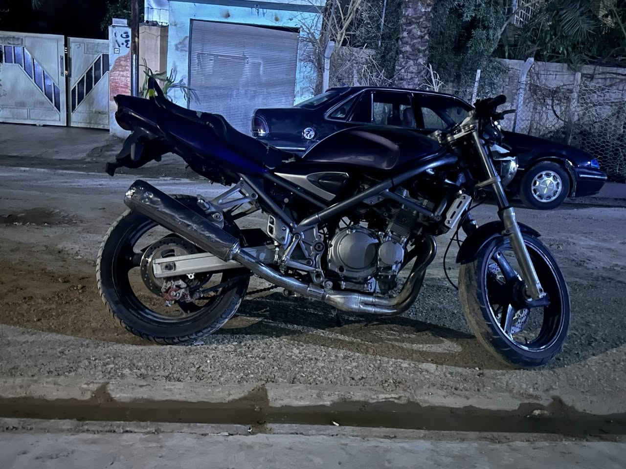 سلام وعليكم باندة بطح كرستال ربع مكفولة 2006 اوراق كاملة الدراجة كاملة ترايك للبصرة الدراجة كاملة مي اخضر دهن جديد باتري جديد سعر الدراجة 900 مكانها ديالى رقم ***********
