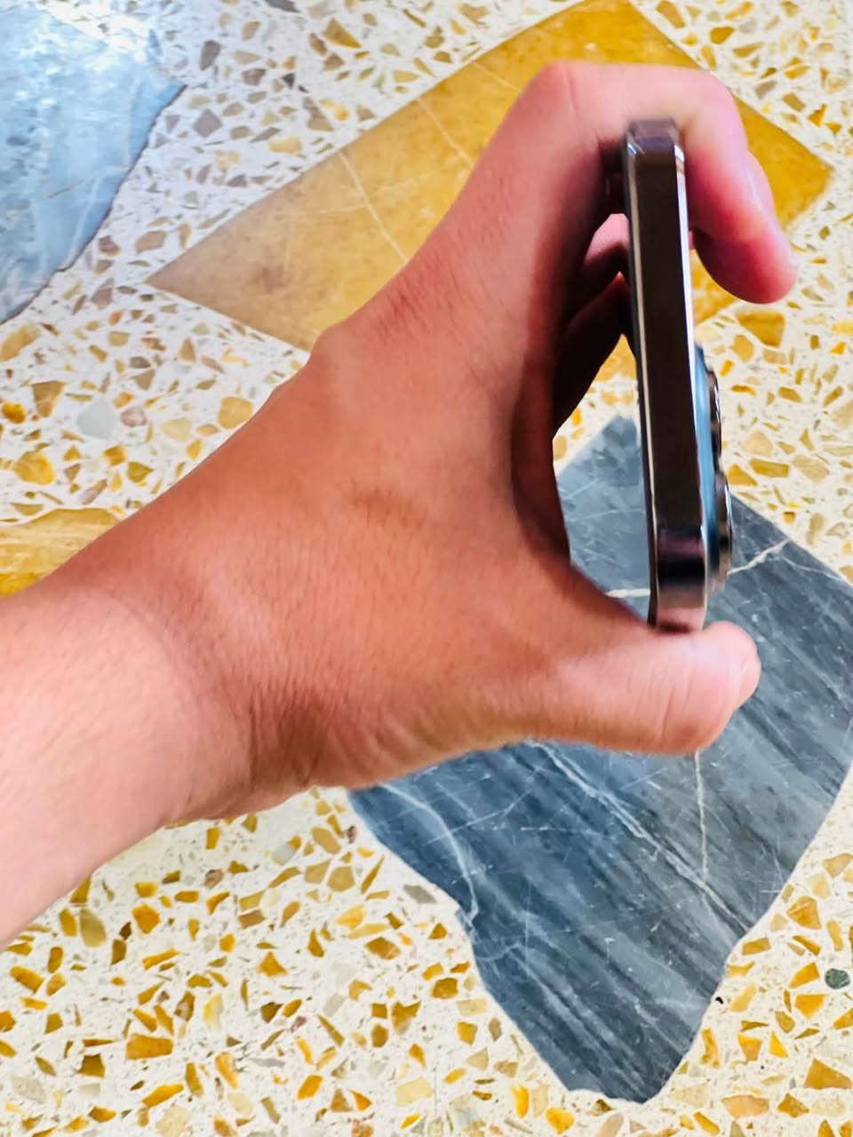 السلام عليكم ايفون14 برو ماكس 
ذاكرة512
بطارية 83حقيقي
ملاحظة مستبله شاشه اصلي ثلاث خيارات 
السعر ادفع سعر عجبني ابيع 
العنوان جنوب الموصل للاستفسار ***********
