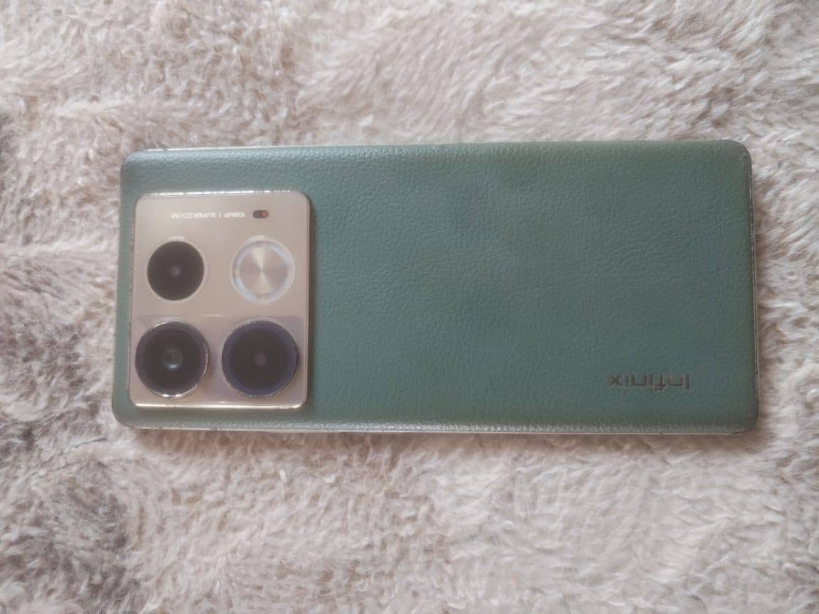 جهاز للبيع مابدل شاشه نضافه فول كيبل شاحنه ذاكرة256.    Infinix NOTE 40S.     الرقم.. ***********
