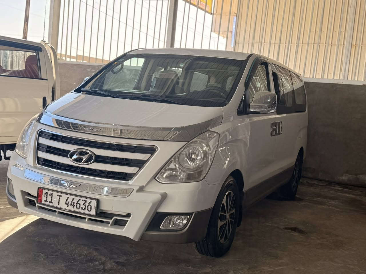 السلام عليكم
استاركس 2016
مفتوح 
السياره كفاله عامه 
لون ابيض 
رقم بغداد 
تخم تاير 
حداديه فول 
رقم دولي 
السعر 210
للاستفسار 

***********
