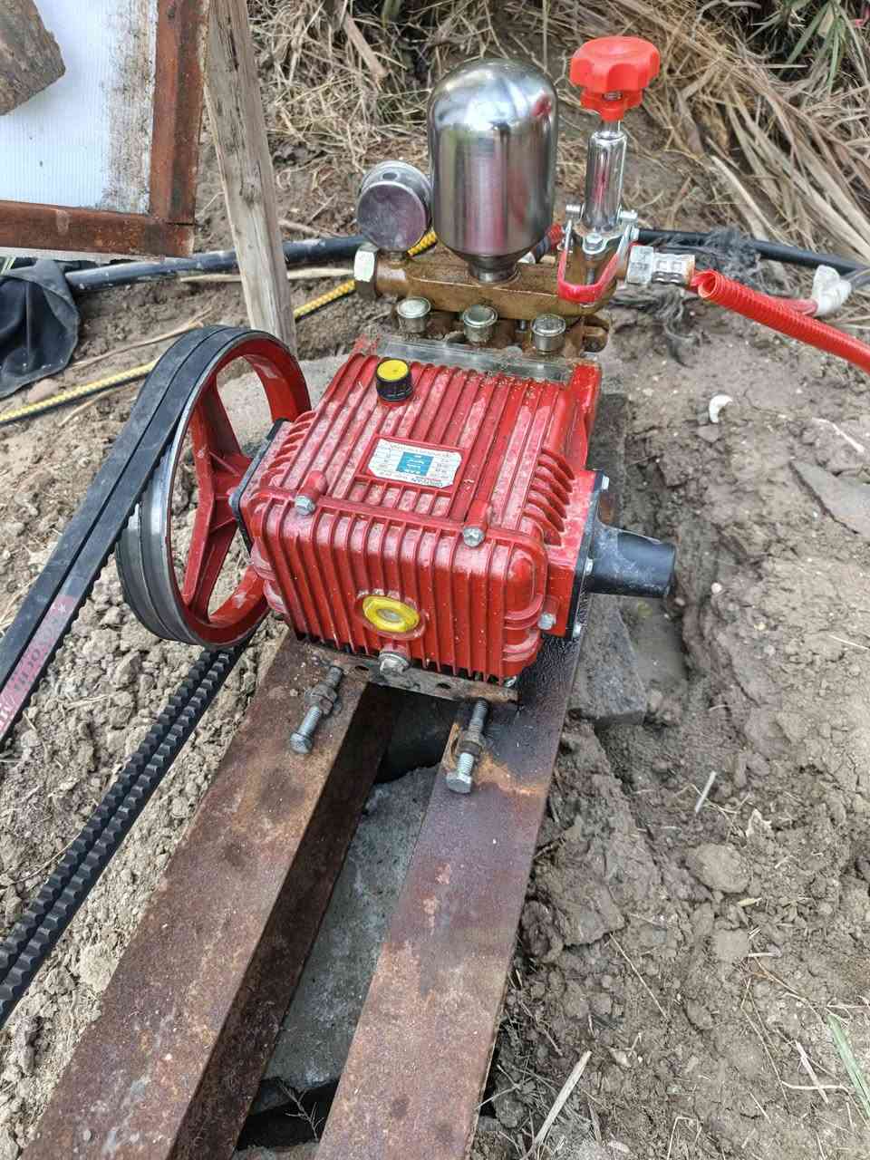 السلام عليكم
مضخه غسل كامله الماطور 4حصان 
جديد مستخدم 10ايام قسم بالله
سعره 350 وبي مجال 

*********** واتساب
