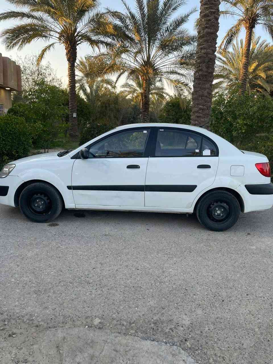 مساء الخير والعافية 
كيا ريو موديل 2009 
رقم بغداد انكليزي  تحويل ثاني يوم سنويه بأسمي شخصياً
سعر88$ وبيها مجال 
الضرر ماله باب سايق بي معجون شي بسيط اذا مبين يمك
محرك 1.6 كير ومحرك خير من الله  
تبريد + تدفئه  الجام كهربائي وليس جوبي 
تخم تاير جديد وسياره نضيفه كلش استخدام شخصي 
العنوان بغداد التاجي 

رقم الهاتف. ***********
رقم الواتس اب. ***********
