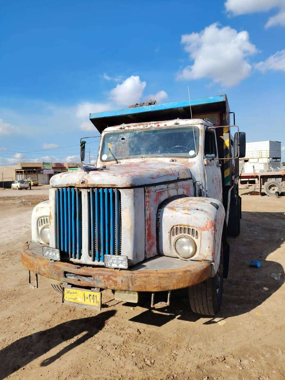 سلام عليكم سكانيه مكينه عادي 111
موديل 81 سنويه ال 27 جديده
بس استلم الوحات 
اكسن ملاكم 
كير ومحرك خير من الله 
بلادي بتره 
عوزهه شويه ترتيبات بصيطه *********** ابو صالح
