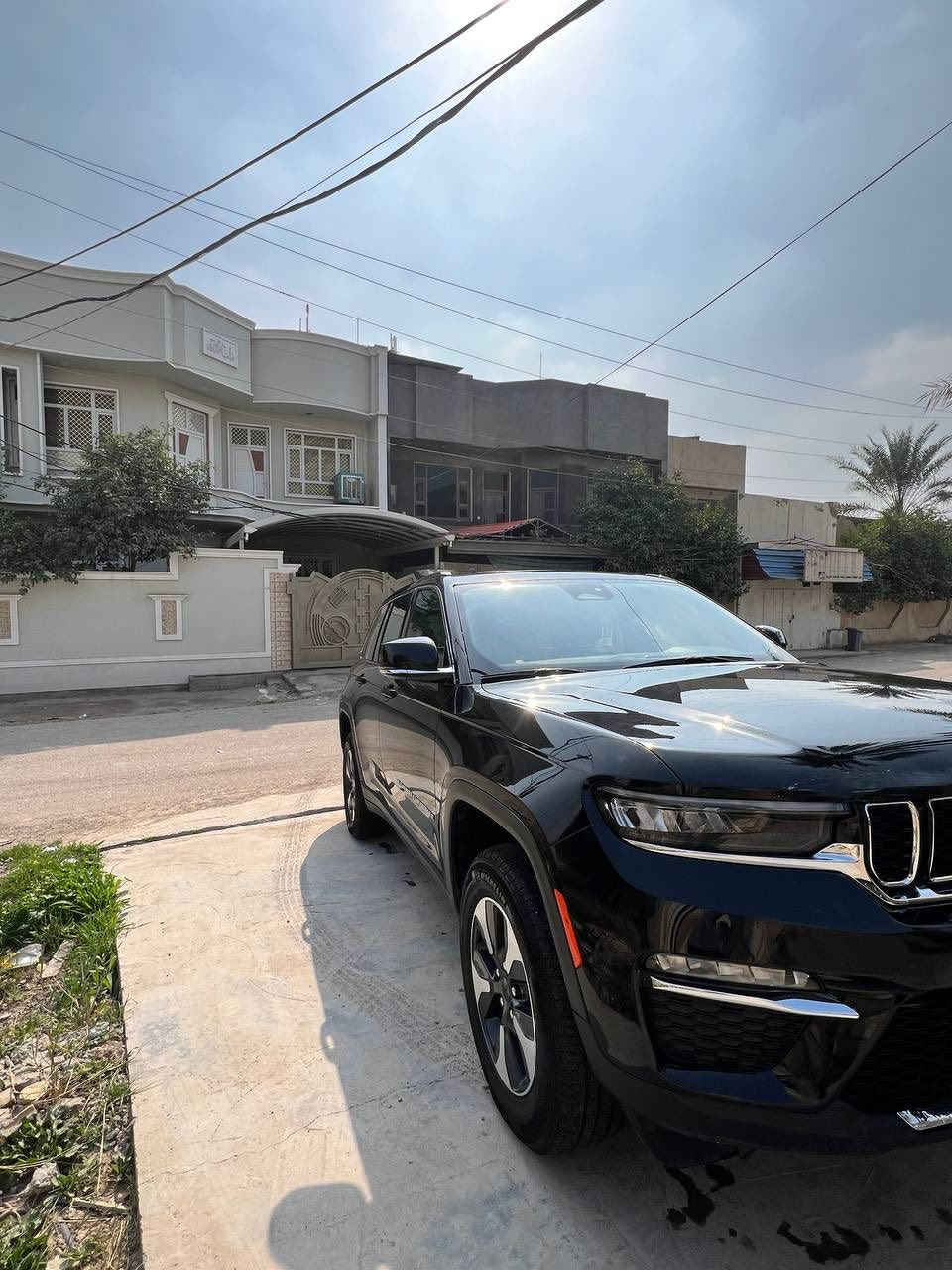 السلام عليكم ✋
جيب جراند شيروكي 4xe للبيع 🇺🇸
موديل: 2024 📅
الحادث: بسيط جدًا 🔧
المحرك: 2000 تيربو + هايبرد + كهرباء (Plug-in) ⚡
الترقيم: جديد بغداد 🏷️

المواصفات:

 • تشغيل عن بُعد 🎮
 • دمام خلفي 🚘
 • فتحة سقف بانوراما 🌤️

صور الحادث مرفقة بالمنشور 🖼️
السيارة جاهزة وخير من الله ✅

العنوان: ديالى – بعقوبة 📍
للاستفسار: *********** 📞
السعر: 295 ورقة �
