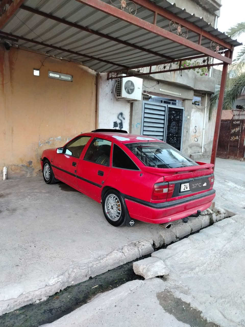 البيع فكتره  موديل 1995 مكينه 20  فول موصفات بس فتحه مابيها وكير عادي  سياره مابيه قطره صبغ  تكه داير وتكه دوسه جهت اليمين بس السياره بسمي سنويه عضم رقم شمالي السياره ربع ماتصرف عليه بس يعوزه كمبريسر  مال تبريد منضومه موجوده  رقم الهاتف  ***********
