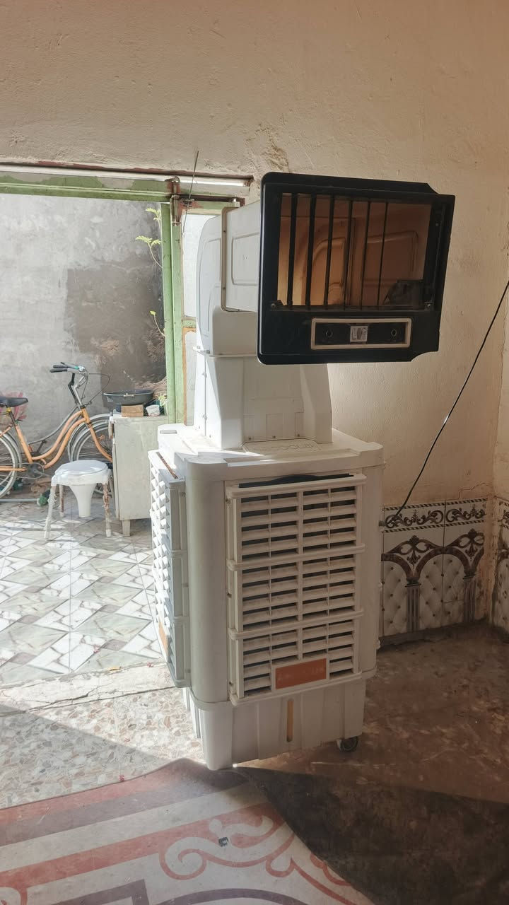 السلام عليكم مبرده خرطوم اخت الجديده للبيع مكان القاسم حي العسكر السعر 225 موجود خاص وتصال ***********
