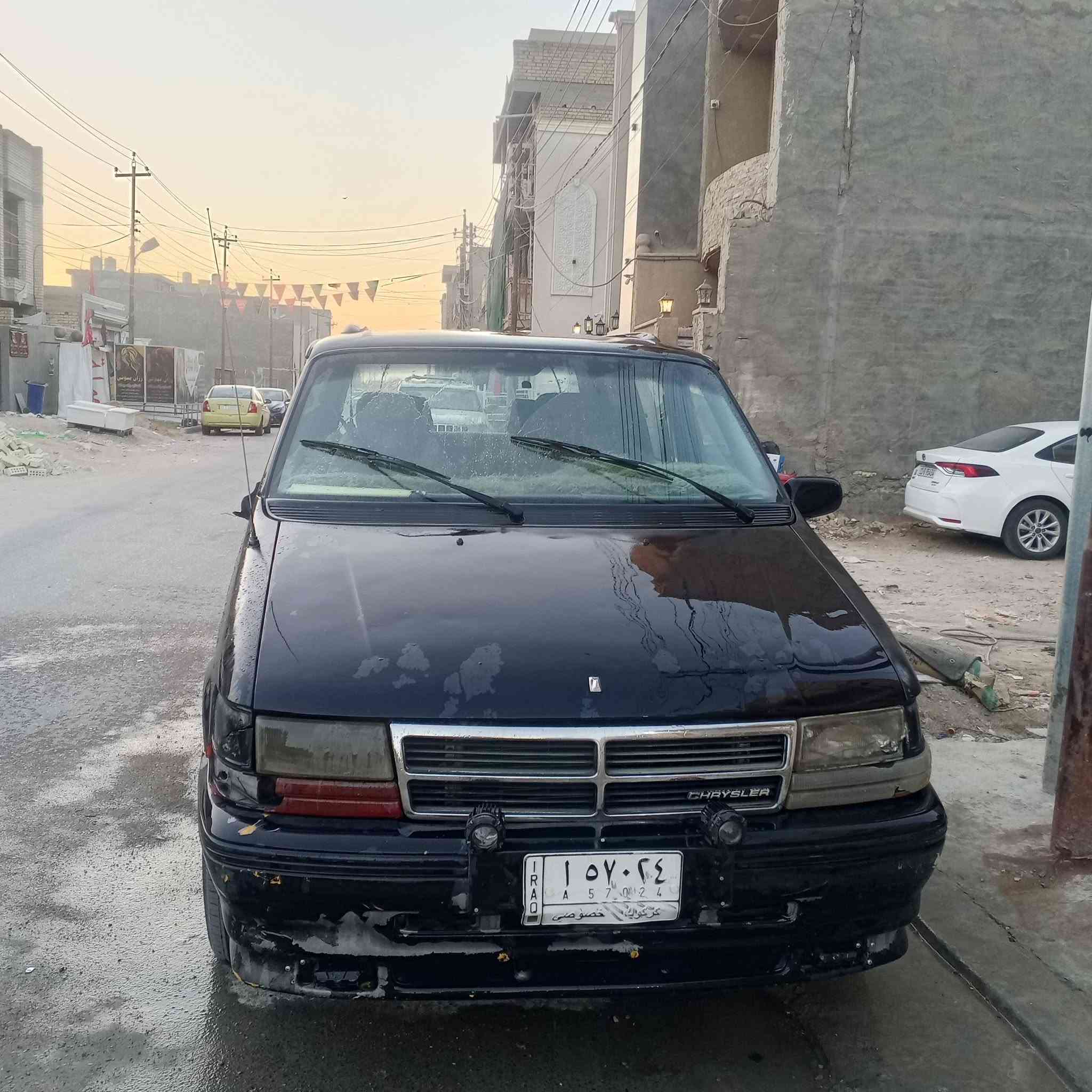 السلام عليكم دوج موديل 92 للبيع جاهزة رقم كركوك باسمي مكانها بغداد تبريد شغال اهم تاير جديد صدر جديد تبريد شغال جيد جداً منضومة جديدة  نقصها لايتات و مرايا الجهة اليمنى وبور استيرن مستحق لانه ينضح دهن بس يشتغل 
السعر 35 وبيه مجال العنوان بغداد  رستمية الاتصال ***********
