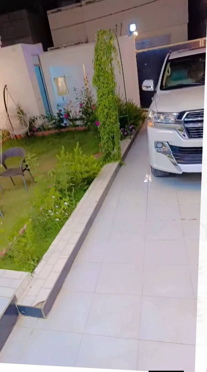 يا الله  اللهم صلِّ على محمد وآل محمد بيت للبيع طابو زراعي سند 25 الجمعية  شارع اسد الله الغالب مساحة 250متر واجهة 9 نزال 27 يتكون من استقبال كبير وصالة ومطبخ ومنور وصحيات عدد 2 وغرف عدد 3 بالطابق الارضي 2 وغرفة وبيتونة بالطابق الاول مع سطحين شتايكر بناء طابوق جمهوري بناء درجة اولى مقابل البيت ظهر بيوت ماكو جيران مقابيل البيت  موقع ممتاز مع كراج سيارتين طول 13متر وحديقة 10متر للاتصال بصاحب البيت مباشر اني صاحب البيت   *********** ملاحظة صاحب البيت يتعهد بسلامة الأرض
