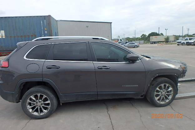 جيب بزون 2019
 فئة لاتيتيود (Latitude
وارد امريكي كشن كهربائيّ تدفئه تبريد السياره جديده مكان السياره العماره  
محرك 4 سلندر 2400
ماشية 100 الف ميل
رقم بغداد
حادثها فقط دعاميه 
السعر 130 قفل للاستفسار ***********
