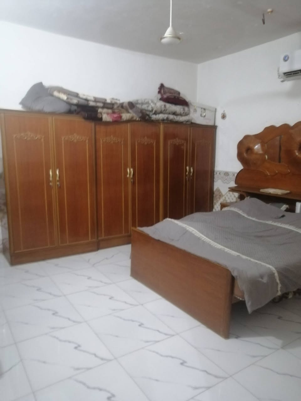 سلام عليكم بيت.رهن مساحة 200متر بحي النداء البيت جديد غرفتين... وصالة... وصتقبال... صحيات 2... مكشوفة او كيزرات هم للبيع وية البيت...   ول رهن كلش رخيص  الرقم ***********.... ***********
