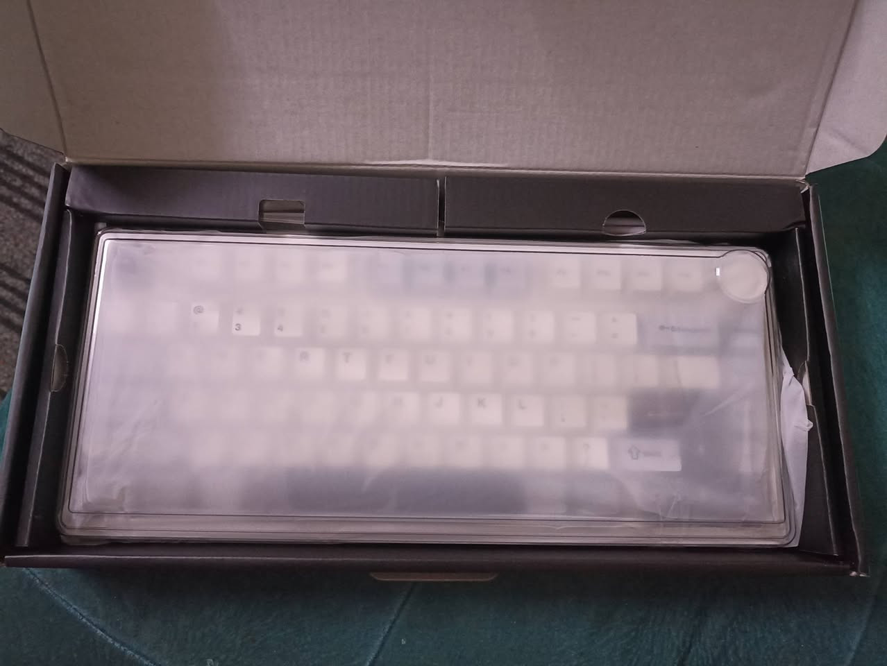 السلام عليكم كيبورد ميكانيكي RGB لوجتك. بعده لوك بالكارتون السعر 100 الف توجد خدمه توصيل جميع محافظات التواصل واتساب ***********
