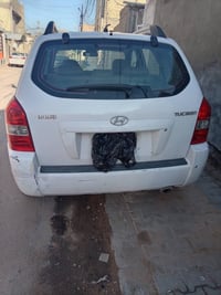 توسان 2009 السعر 115وبيها مجال أو مراوس 07801527814