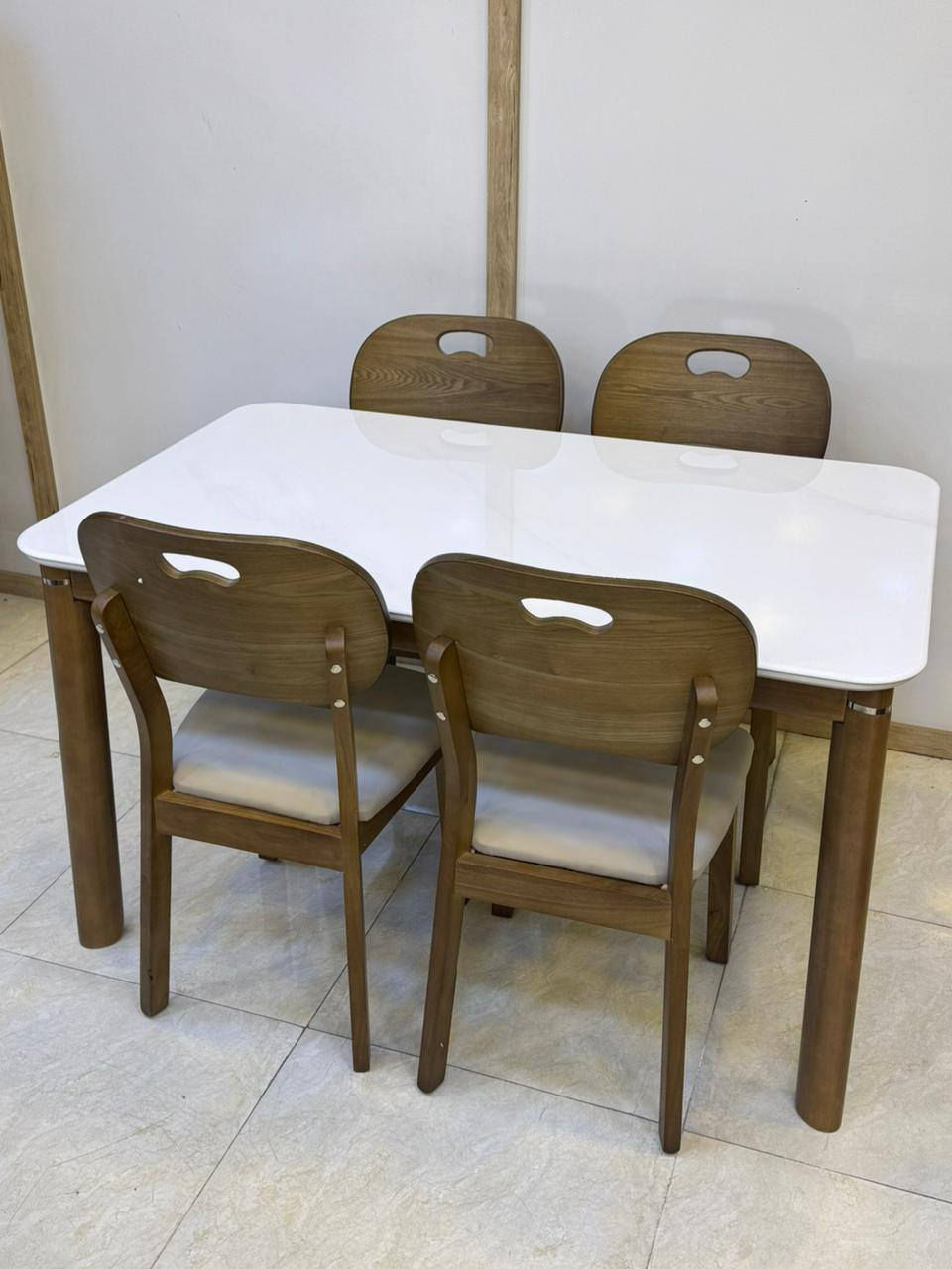 ميز طعام  
السطح مرمر طبيعي
الأرجل حديد صبغ حراري
الكراسي جلد
المنشأ تركي الأصلي

للاستفسار يرجى مراسلتنا على الصفحة الرئيسية 

توجد خدمه توصيل كافه محافظات العراق 🚚🚚


**إذا كنت صاحب هذا الإعلان وتريد حذفه لأي سبب، رجاءا أرسل رسالة إلى الدعم الفني**