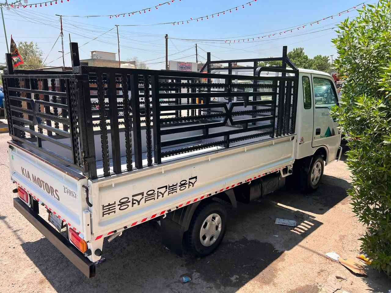 السلام عليكم للبيع كيا مديل 99. رقم بغداد سنويه جديده تحويل مباشر.  محرك 3000. جديد.  قماره قلاب مكفوله من ضربه وكص.  مكانات صبغ ممثره.      شاصي كفاله عامه شرط كير اكسن حداده تخم تاير كله جديد.  محجر غلاف دوشمه كهربيات كله شغال. باور مشط سياره جاهزه تحويل مباشر.  مكاني بغداد.   السعر.  67.  ورقه. وبيها. مجال.   
هـ.   ***********.  اتصل.     وتدللل.    💖
