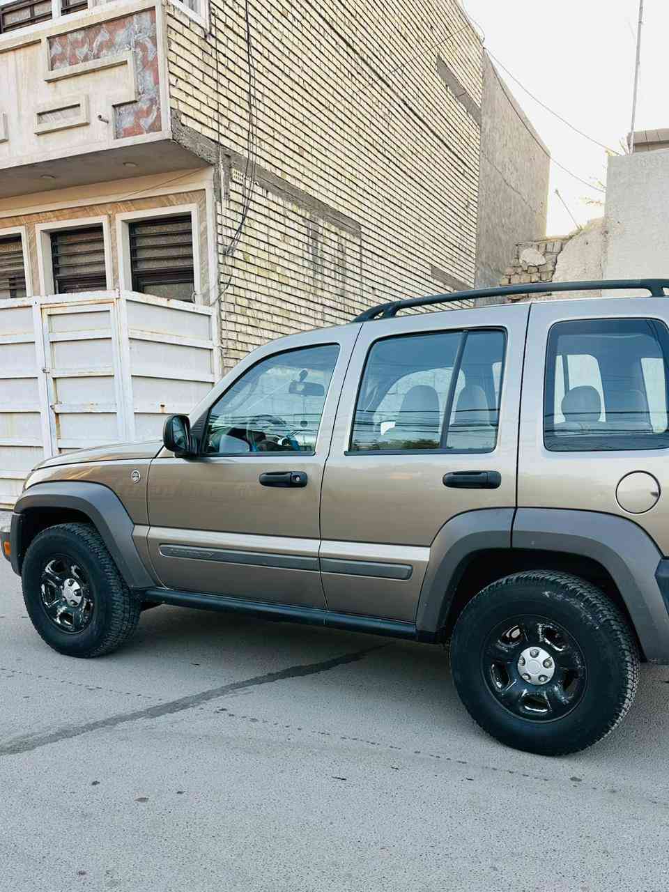 سلام عليكم
جيب لبرتي 2007
رقم بغداد الجديد بسمي
سياره كله على وضع الشركه 
مكفوله كفاله عامه من كل النواحي شرط السونر  مكينه كير مكفولات 
صدر جديد تخم تاير جديد
سياره استخدام شخصي
السعر 95
المكان بغداد 
الرقم ***********
