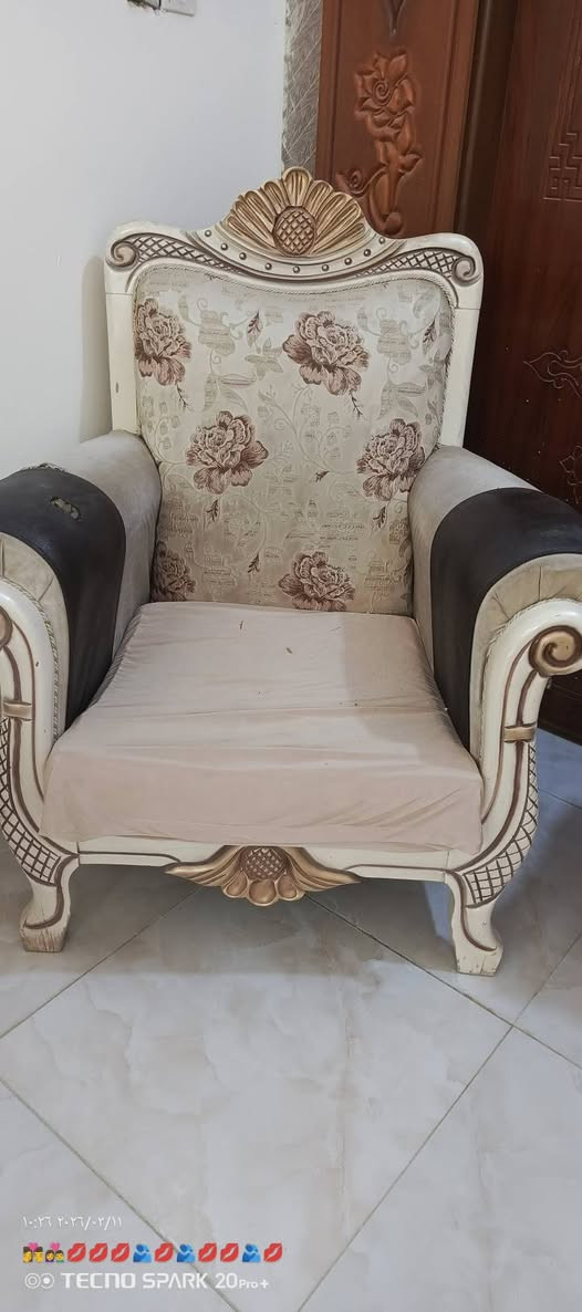 طخم كامل 10مقاعد مصري. خمس قطع السعر 175ناصريه الاسكان الصناعي ***********
