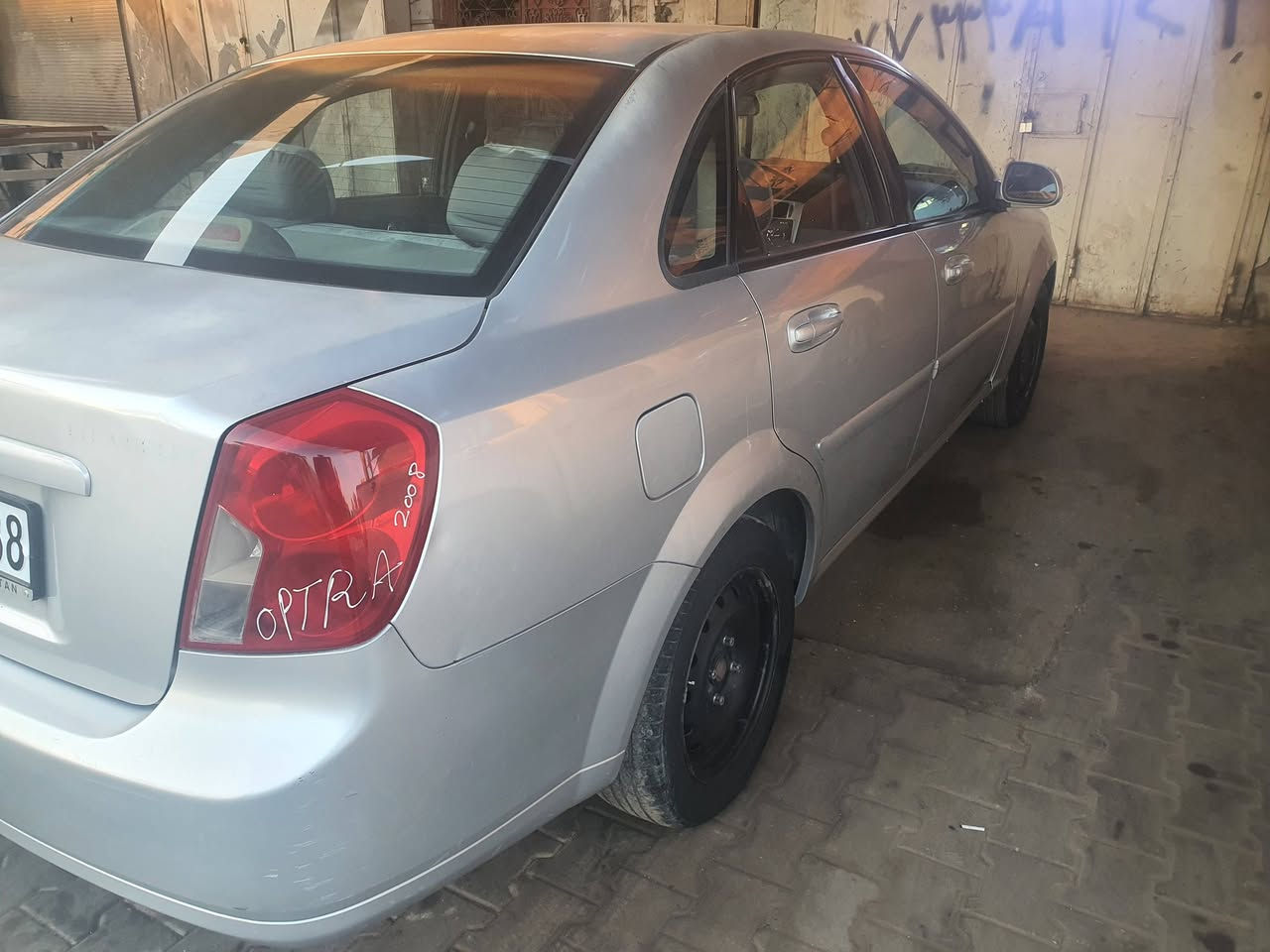 السلام عليكم للبيع اوبترا موديل2008 رقم سليمانيه كير اوتماتيك تدفئه تبريد شاشه وكامره خلفيه كهربائيات كلها شغاله بيها جراد بالصندوق والقماره سعر 74 
رقم التلفون *********** 
 للبيع فقط
