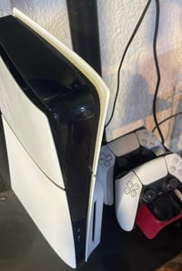 بلي 5 مشتغل اقل من شهر كامل ملحقات كارتون هم ويا قرص بيس  شراي اتصل 07...