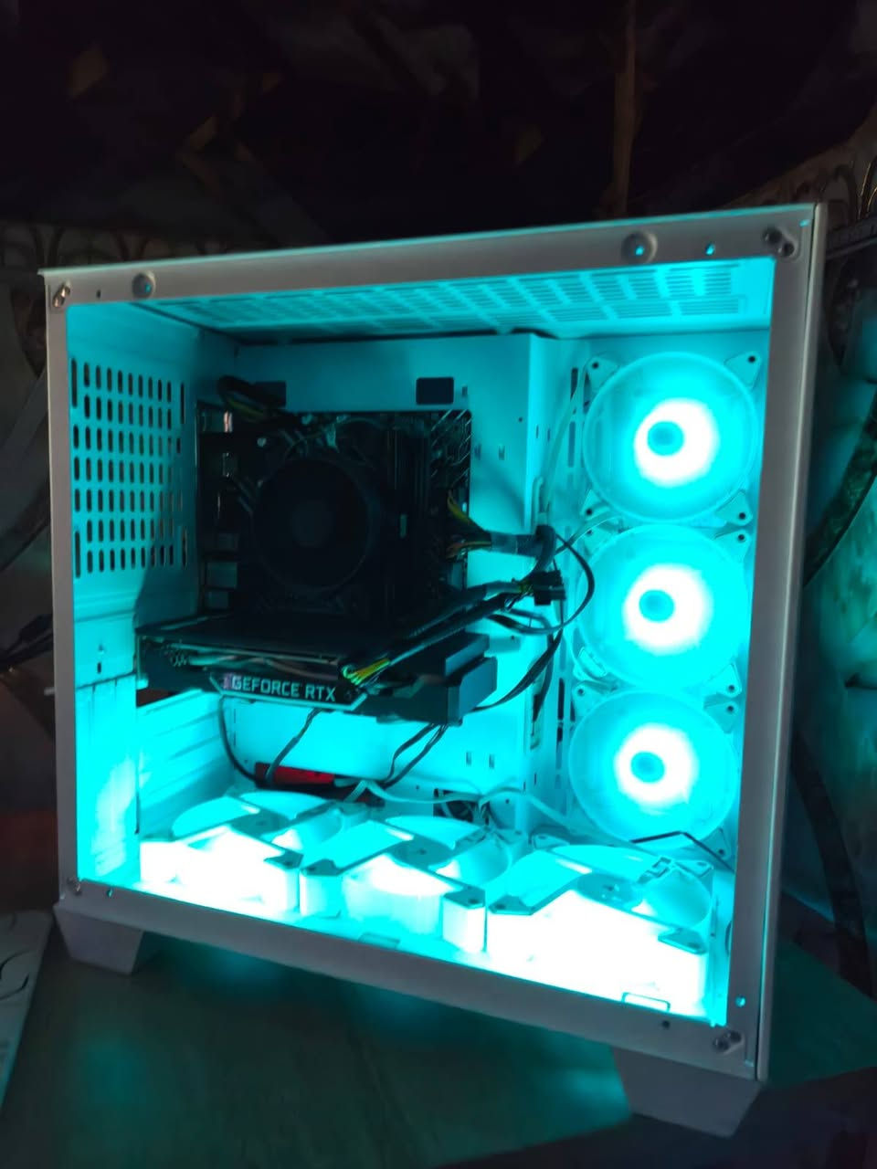 🔥 للبيع PC Gaming جاهز للألعاب 🔥
🔥 للبيع PC Gaming جاهز للألعاب 🔥

✅ المعالج (CPU): Intel Core i3-12100
✅ كرت الشاشة (GPU): Palit RTX 2060 12GB
✅ الرام (RAM): 16GB (2×8) Black Wolf DDR4 3200MHz
✅ اللوحة الأم (Motherboard): H610M-K4
✅ مزود الطاقة (PSU): Rocket 600W Silver
✅ التخزين: SSD 120GB + HDD 500GB
✅ الكيس: ESGAMING SEAVIEW 2001W

🎮 الجهاز جاهز للألعاب والاستخدام اليومي، ويشغل أغلب الألعاب على دقة 1080p بأداء ممتاز.

💰 السعر: 725,000 دينار عراقي 

📍 العنوان: بغداد – مدينة الصدر
📞 للتواصل: ***********
