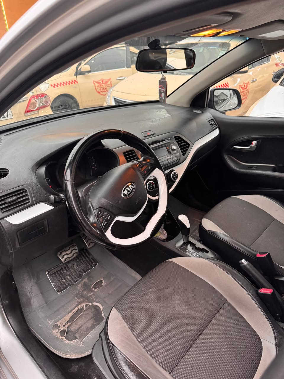 كيا بينكاتؤ ٢٠١٥ فول فول سلايت به سمه 
دوو بارجه ي كؤراوه جاملغ و داركاي سكن 
جاملغي لاي سايق سارده كوته رسمم داناوه 
كيرو مه كينه و ته بريد به شه رته 
سعر ٨٥ مجال 
غرامش ١٦٠ هه زاري له سه ره 
*********** أربيل, العراق
