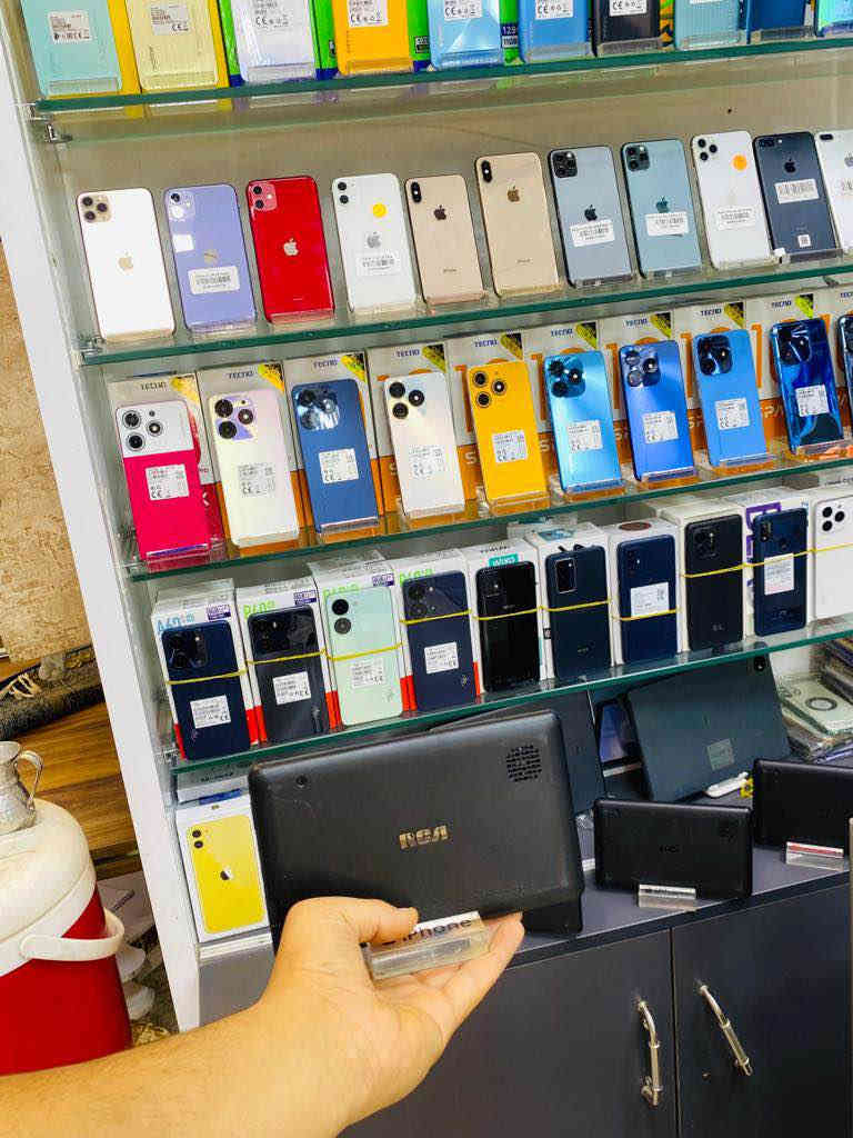 ايبادات امزون حجم 7 السعر 35 الف ذاكرة 16 
يشغل جميع البرامج حتى و ان فرمتت الجهاز يبقى اليوت يوب شغال 
العنوان معرض ضياء شارع الخليج مقابل مرطبات زهرة الخليج 
*********** الصويرة
