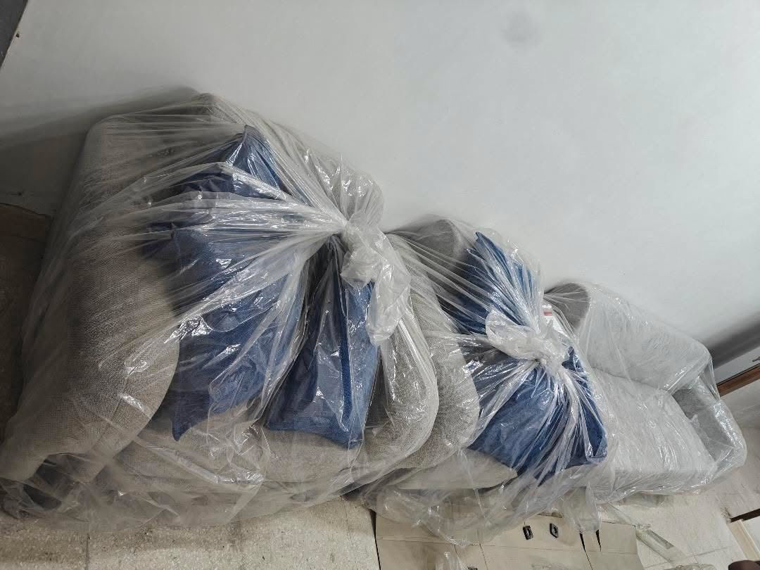 تخم جديد غير مستعمل بجيسه ، عشر مقاعد بيهن طبقة سبرنك شغل درجة اولى  
سعر الشراء مليون سعر البيع ٩٠٠ وبي مجال بسيط
عنواني شارع فلسطين قرب نادي تركماني 
الرقم ***********
