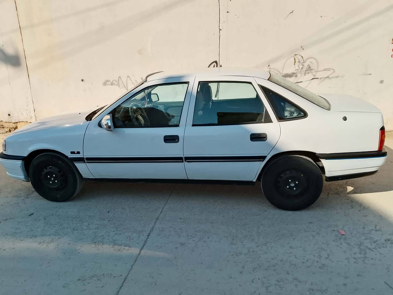 سيارة فكترة 18موديل 91 بسمي سنوية  ال29 السعر 50قفل  رقم ***********
