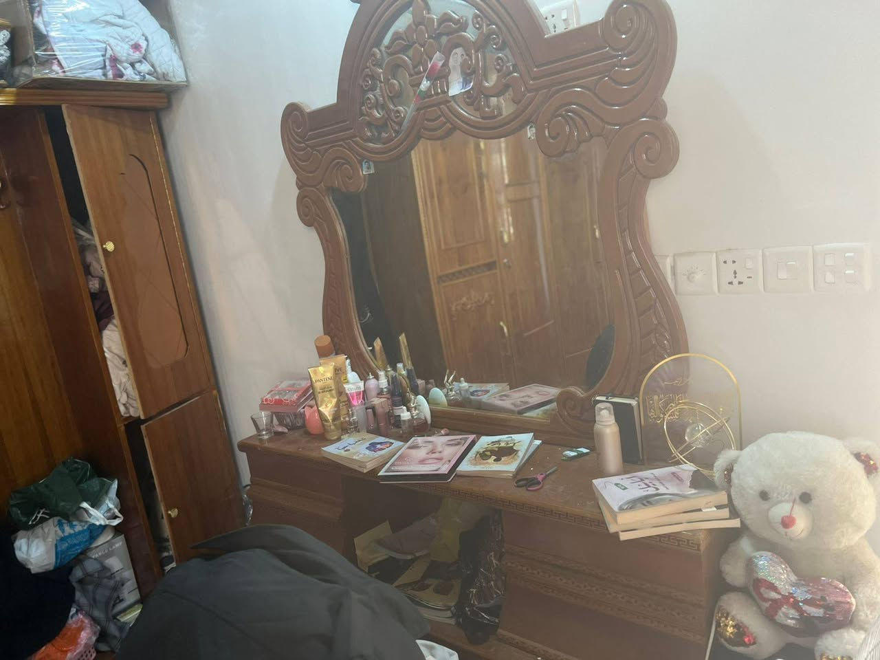 غرفة النوم للبيع مستعمله شهرين فقط السعر ٦٠٠
وتساب ***********
