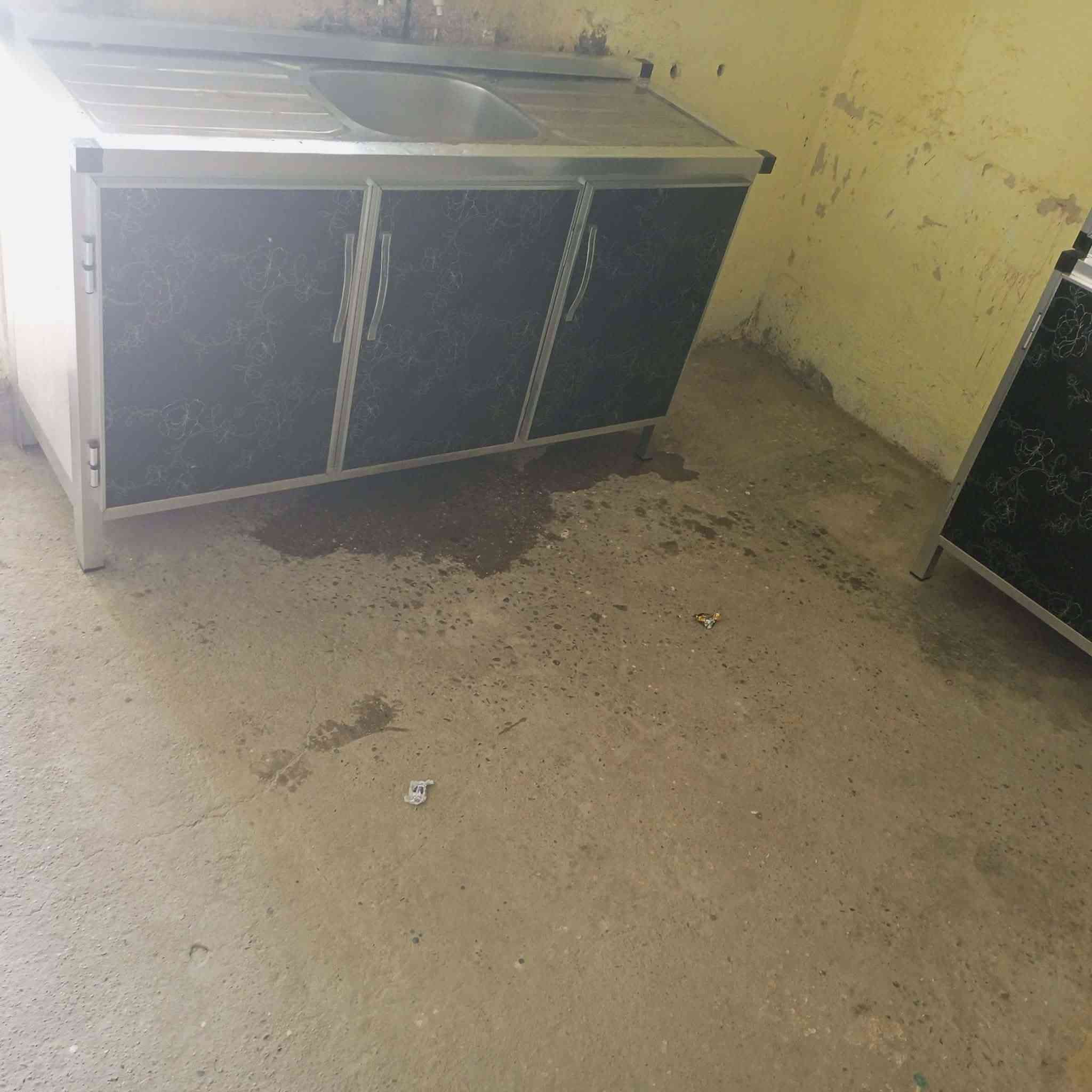 السلام عليكم كاونتر المنيوم جديد 6قطع 
ب450مع النقل والشد


**إذا كنت صاحب هذا الإعلان وتريد حذفه لأي سبب، رجاءا أرسل رسالة إلى الدعم الفني**