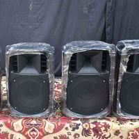 السلام وعليكم سماعات البيع ١٢ انج فقط البة بالداخل يراني السعر ٦٠٠ الف...