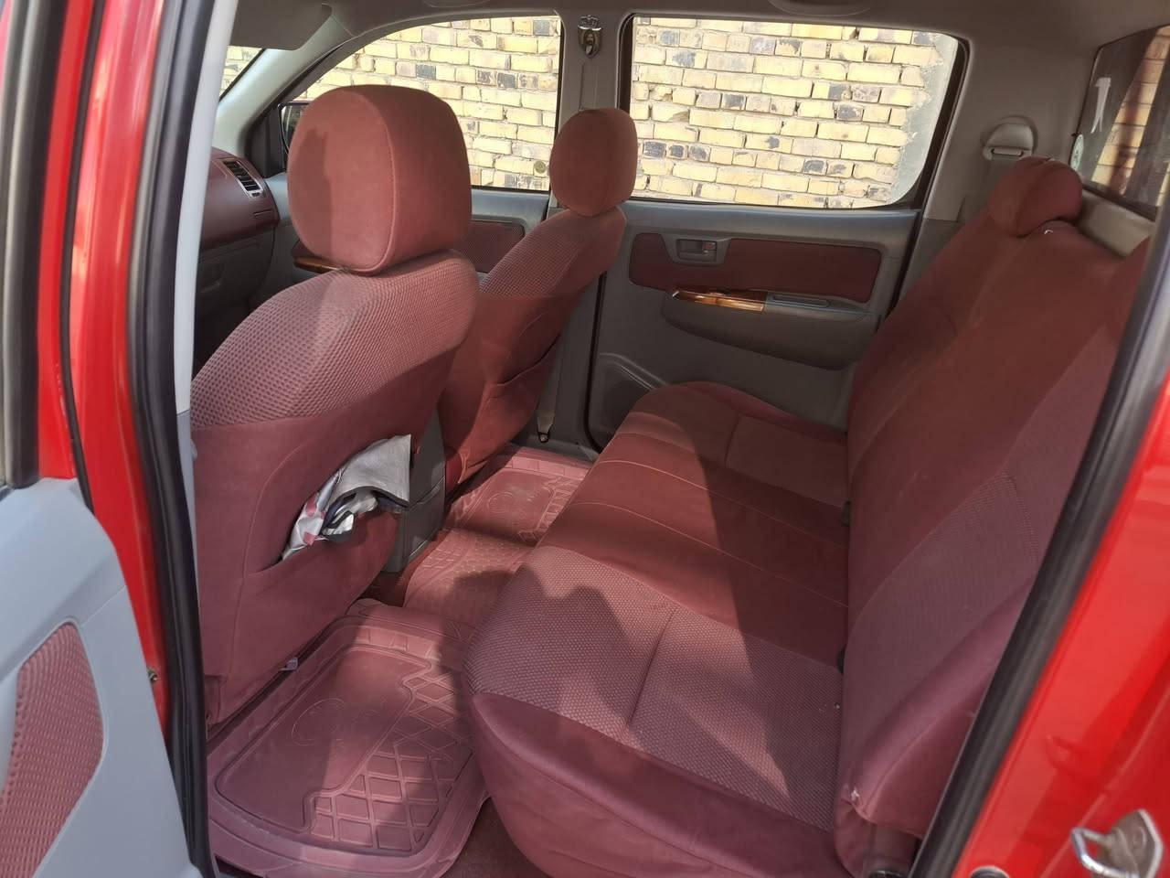 السلام عليكم 
تويوتا هايلوكس ناصي 2010 شاصي 19 سعودي 
رقم بابل باسمي 
سعر 162 وبيها مجال 
*********** واتساب
