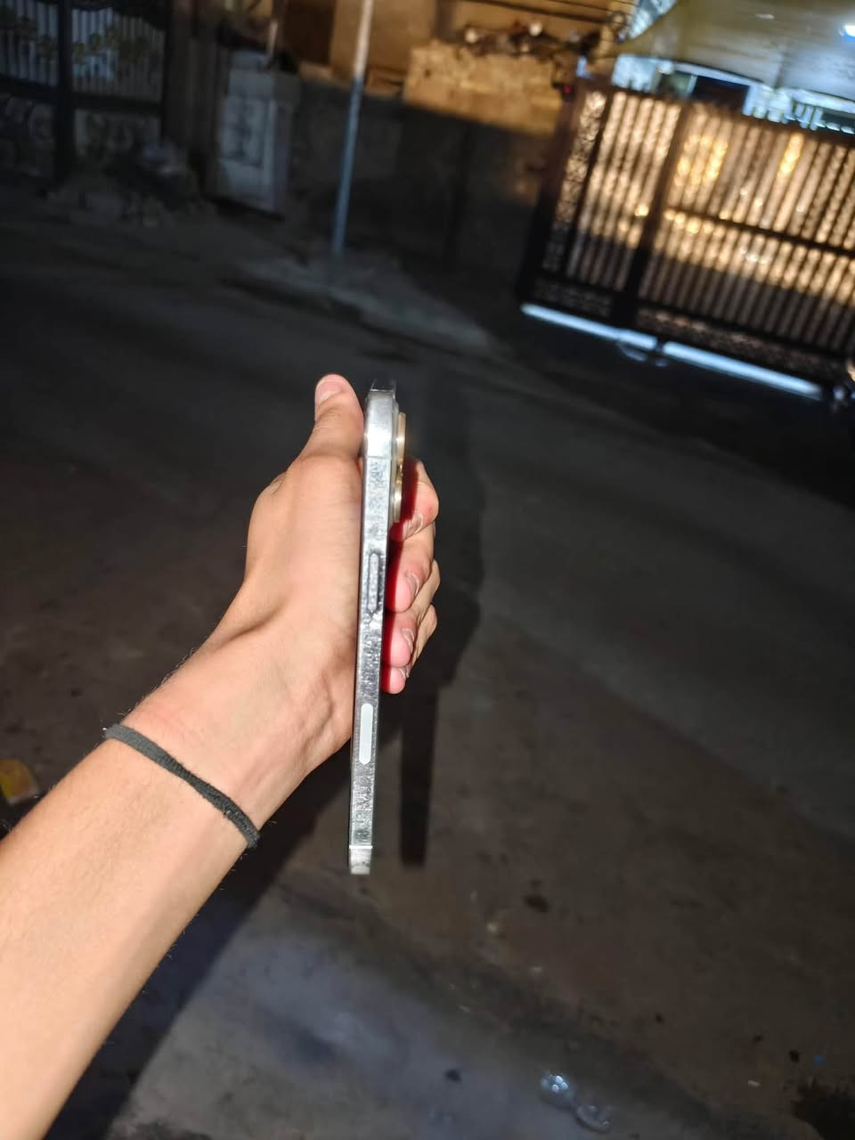 ايفون 12برو ماكس ذاكرة256جهاز نضيف ما مدل بي اي شي وكله شغال فيس ايدي كامرات صوت شحن زين ميصرف نضيف فقط البطارية جانت81عليتها صارت94فقط غير ذالك ماكو كله بلاد السعر 475وبي مجال خاص مفتوح 
رقم ***********مًوجود بكل وقت
