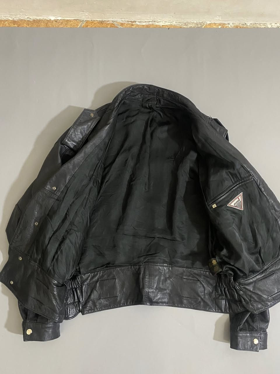 جلد طبيعي تلبس وزن 80_90 وزن ثقيل 30الف يوجد توصيل


**إذا كنت صاحب هذا الإعلان وتريد حذفه لأي سبب، رجاءا أرسل رسالة إلى الدعم الفني**